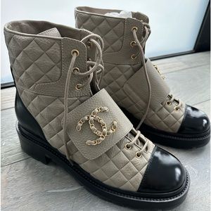 BNIB * Chanel Dark Beige and Black combat boot size 41  season 22k